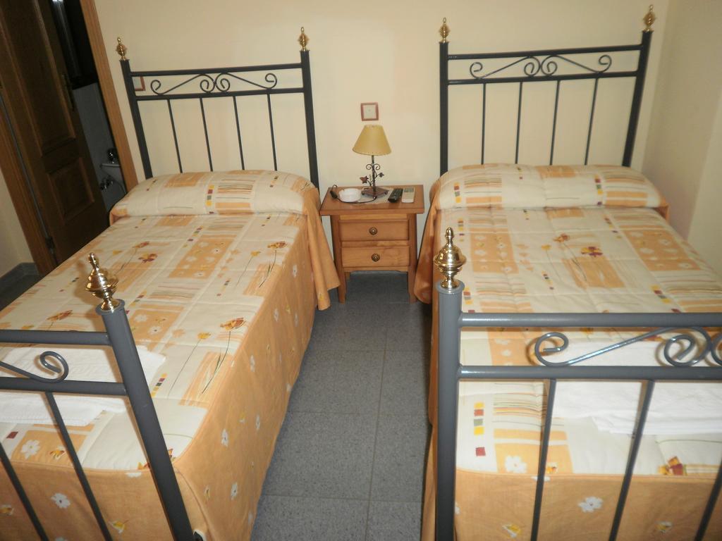 Hostal Miraflor De Las Cadenas Cuacos De Yuste Dış mekan fotoğraf