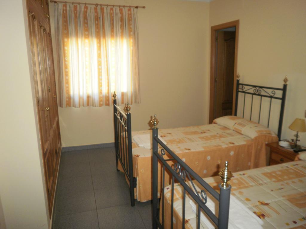 Hostal Miraflor De Las Cadenas Cuacos De Yuste Dış mekan fotoğraf